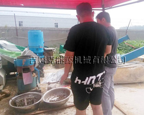 江西客戶牽手吉姆（mǔ）克200型鵝（é）飼料顆（kē）粒機案例
